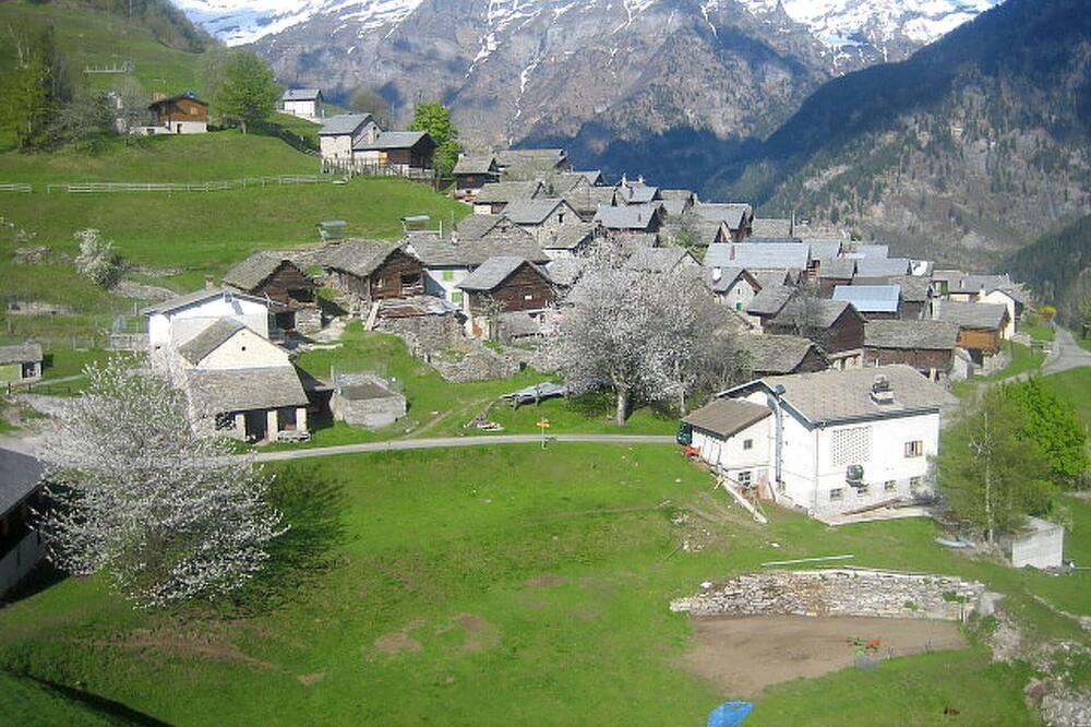 Photo of Others in Semione