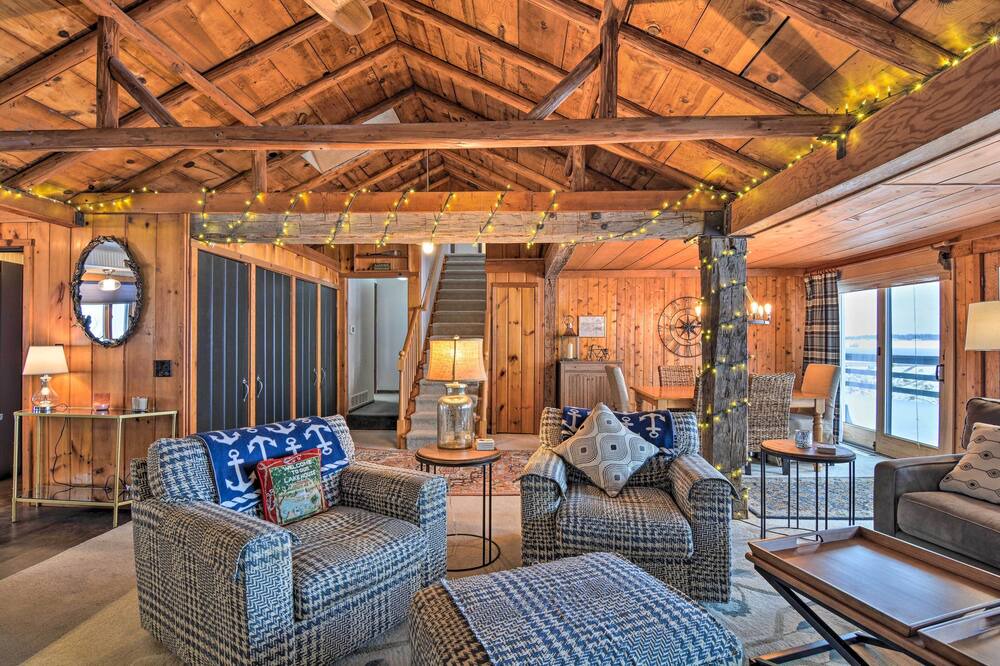 Photo of Livingroom in Cadillac