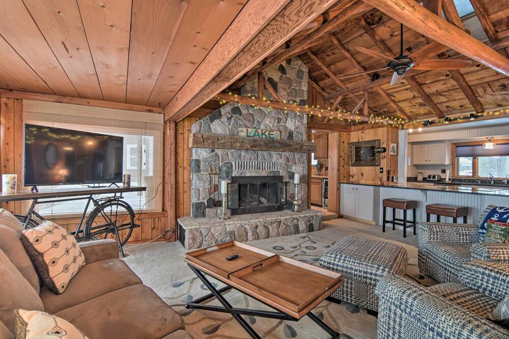 Photo of Livingroom in Cadillac