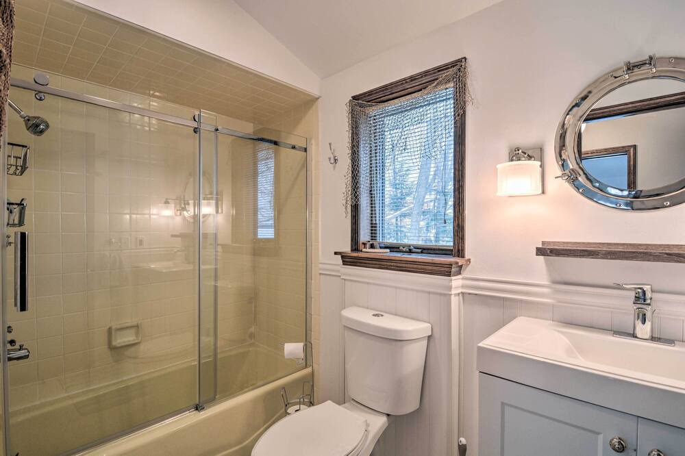 Photo of Bathroom in Cadillac