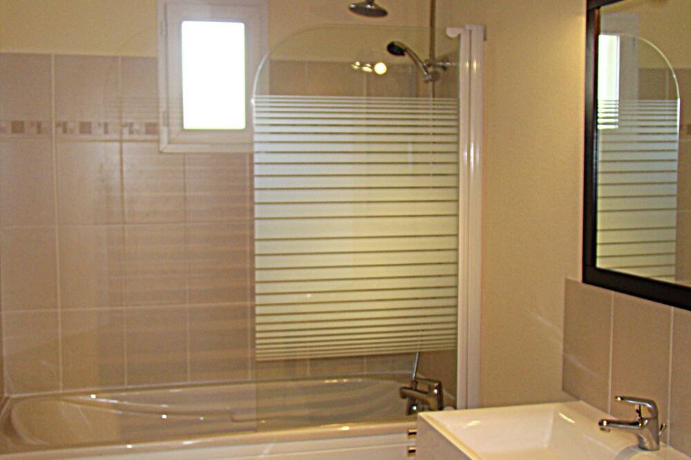 Photo of Bathroom in Brossac