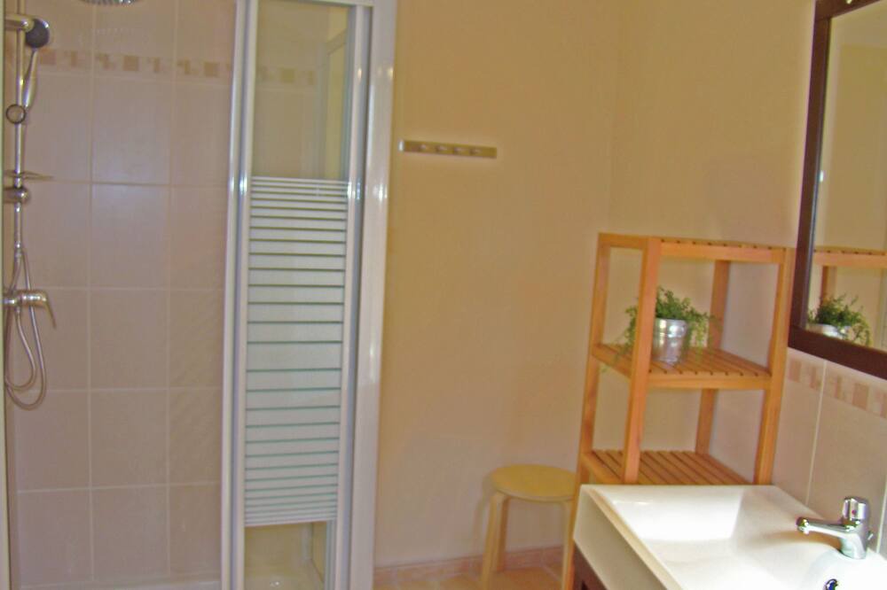 Photo of Bathroom in Brossac