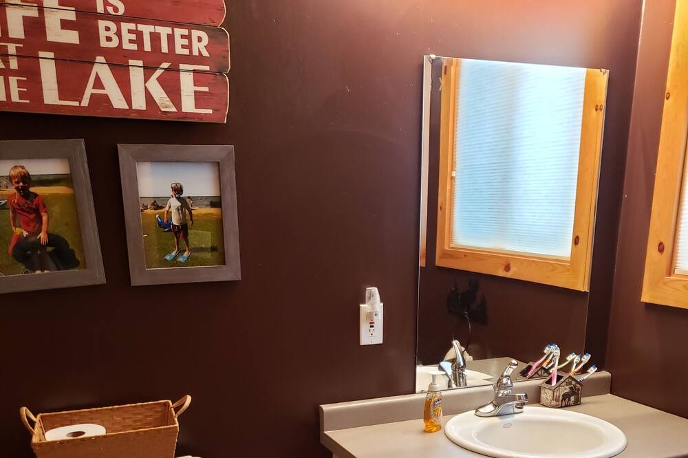 Photo of Bathroom in Remer