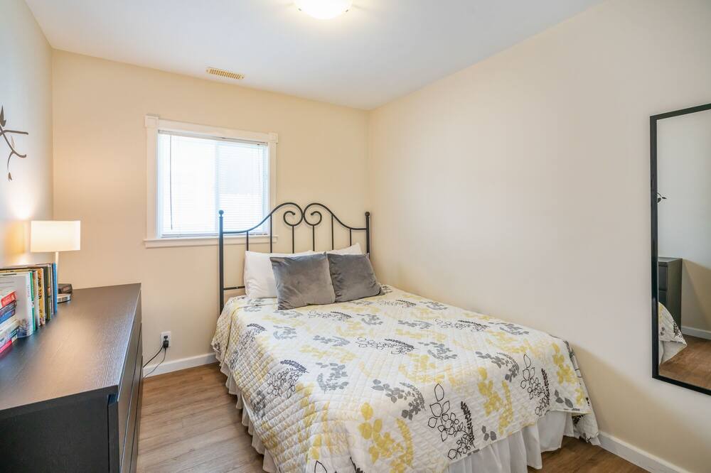 Photo of Bedroom in Crystal Beach