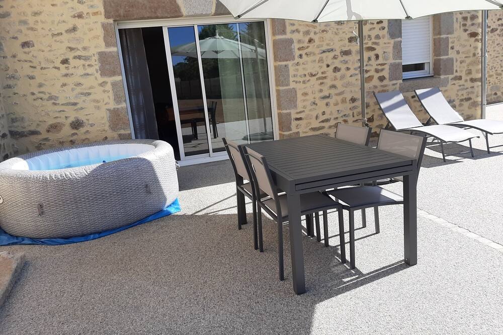 Photo of Patio Balcony in Gesnes-le-Gandelin