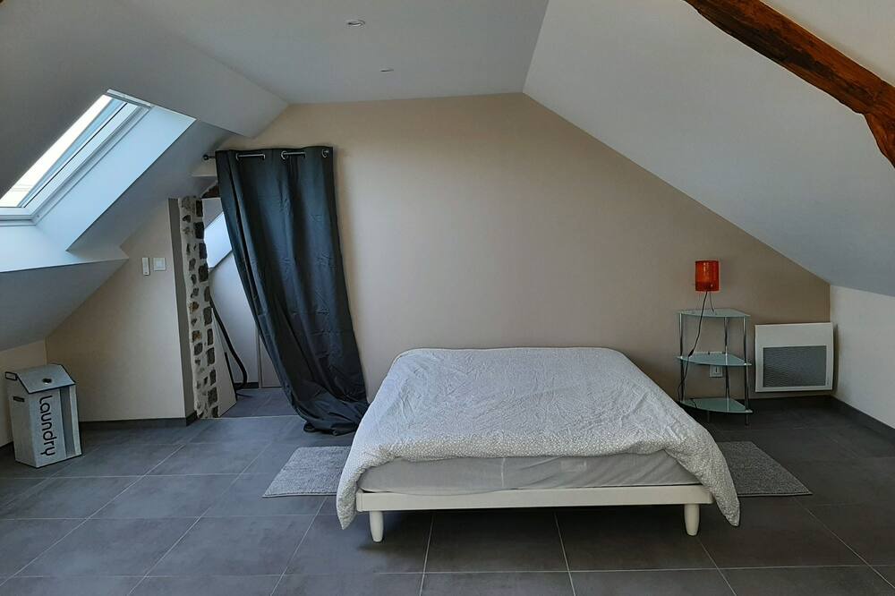 Photo of Bedroom in Gesnes-le-Gandelin