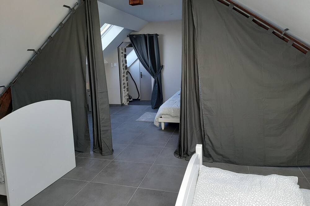 Photo of Bedroom in Gesnes-le-Gandelin