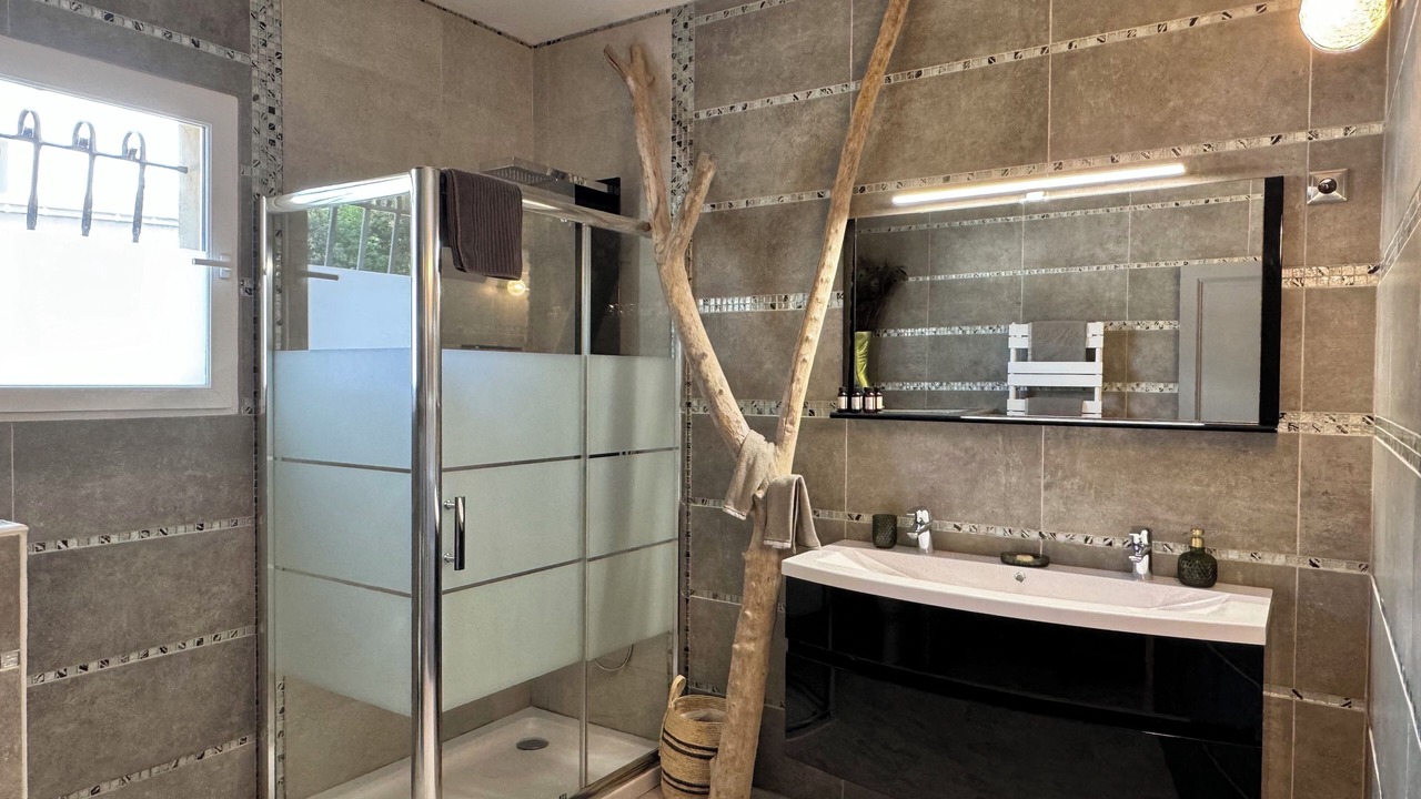 Photo of Bathroom in Sisco