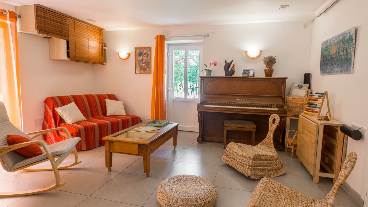 Photo of Livingroom in Saint Usuge