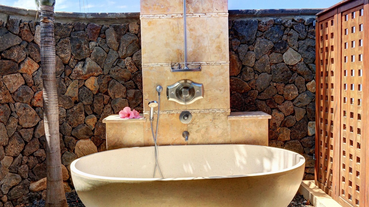 Photo of Bathroom in Historic Lahaina Front Street