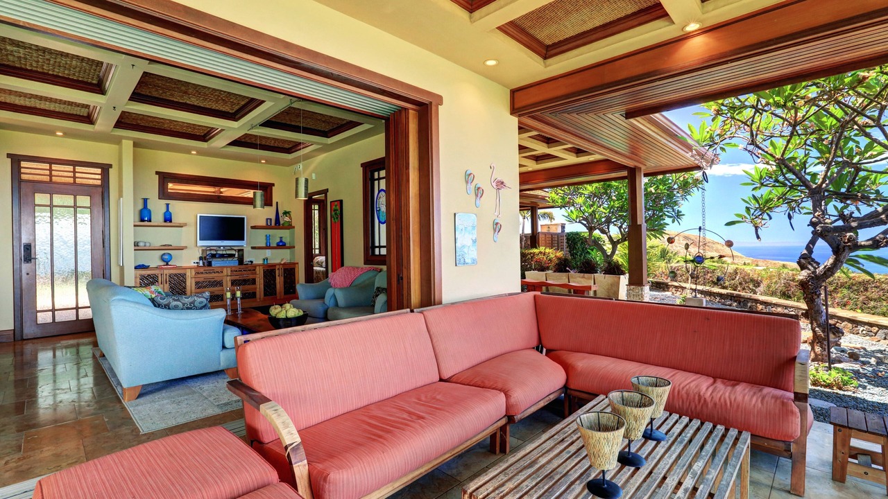Photo of Patio Balcony in Historic Lahaina Front Street