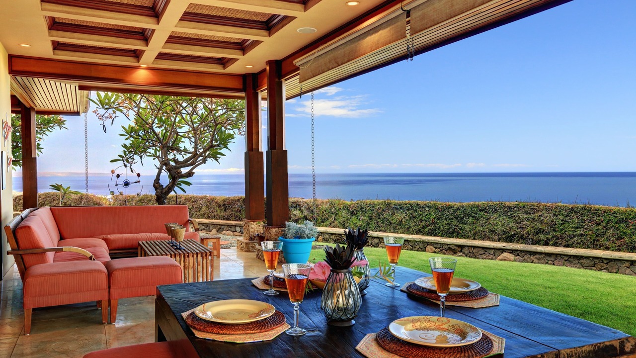 Photo of Patio Balcony in Historic Lahaina Front Street