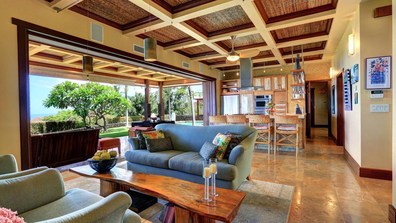 Photo of Bedroom in Historic Lahaina Front Street