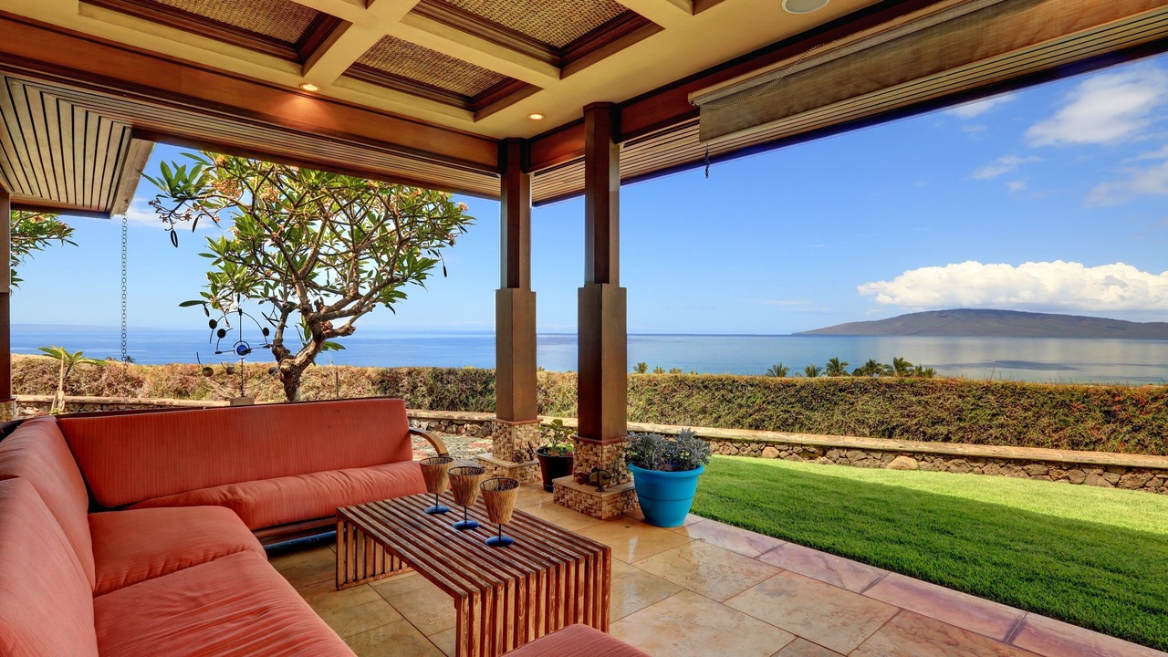 Photo of Patio Balcony in Historic Lahaina Front Street