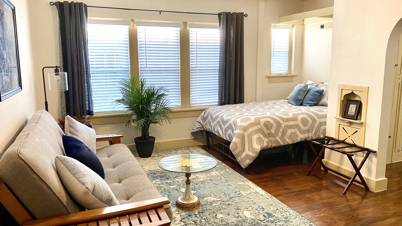 Photo of Bedroom in Midtown