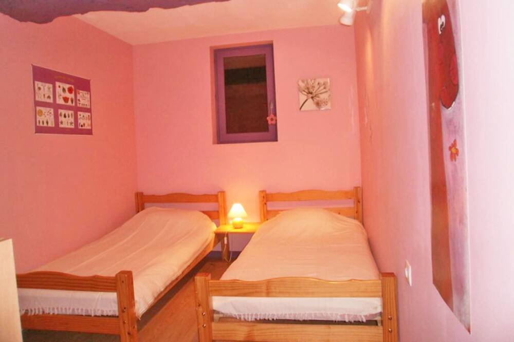 Photo of Bedroom in Saint-Maclou-de-Folleville