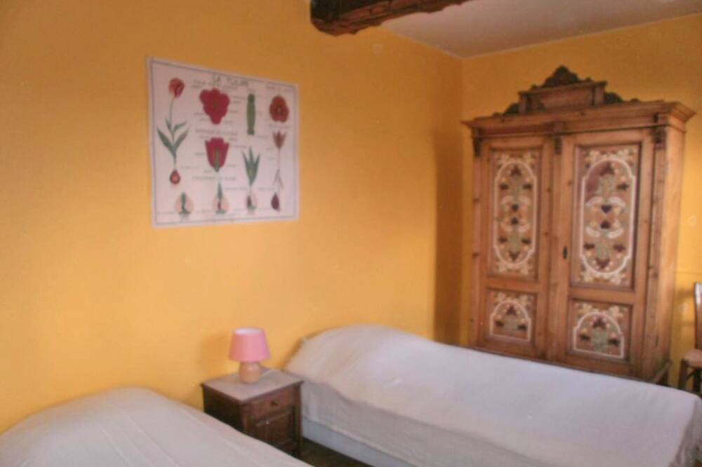 Photo of Bedroom in Saint-Maclou-de-Folleville