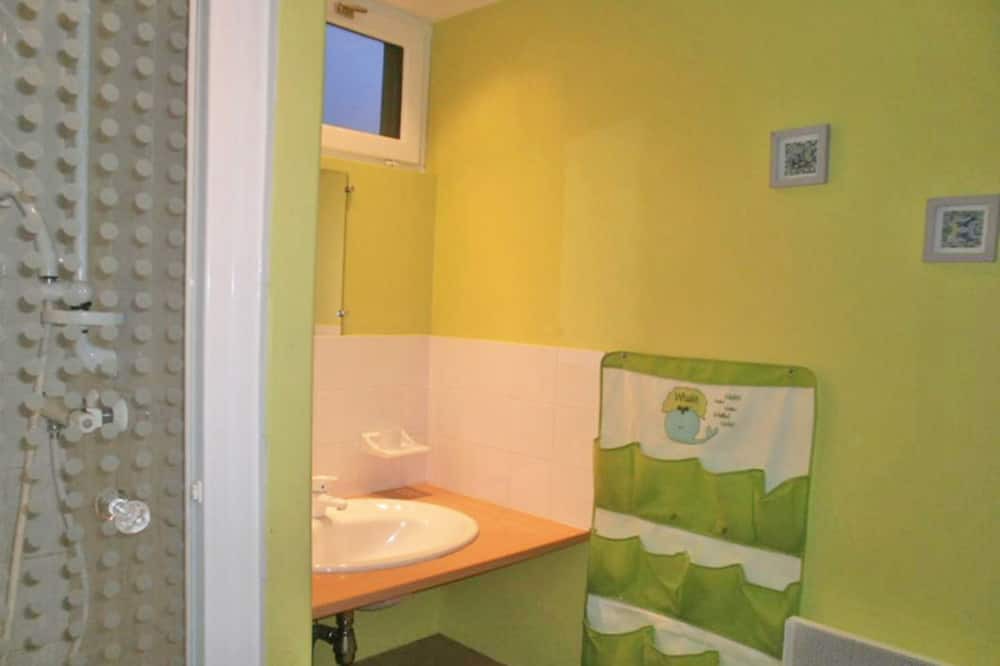 Photo of Bathroom in Saint-Maclou-de-Folleville