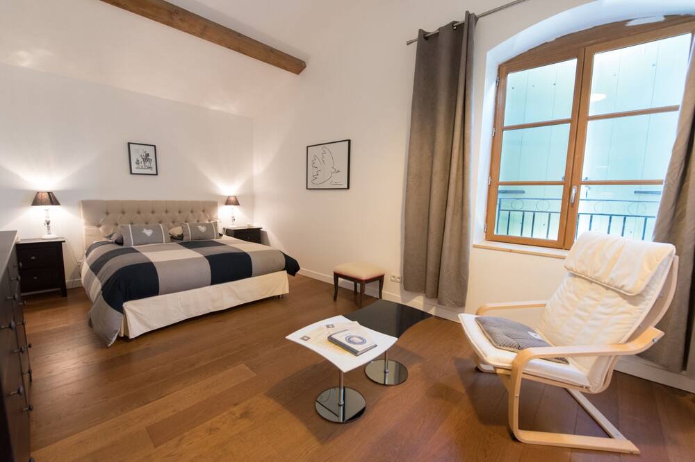 Photo of Bedroom in Ouveillan