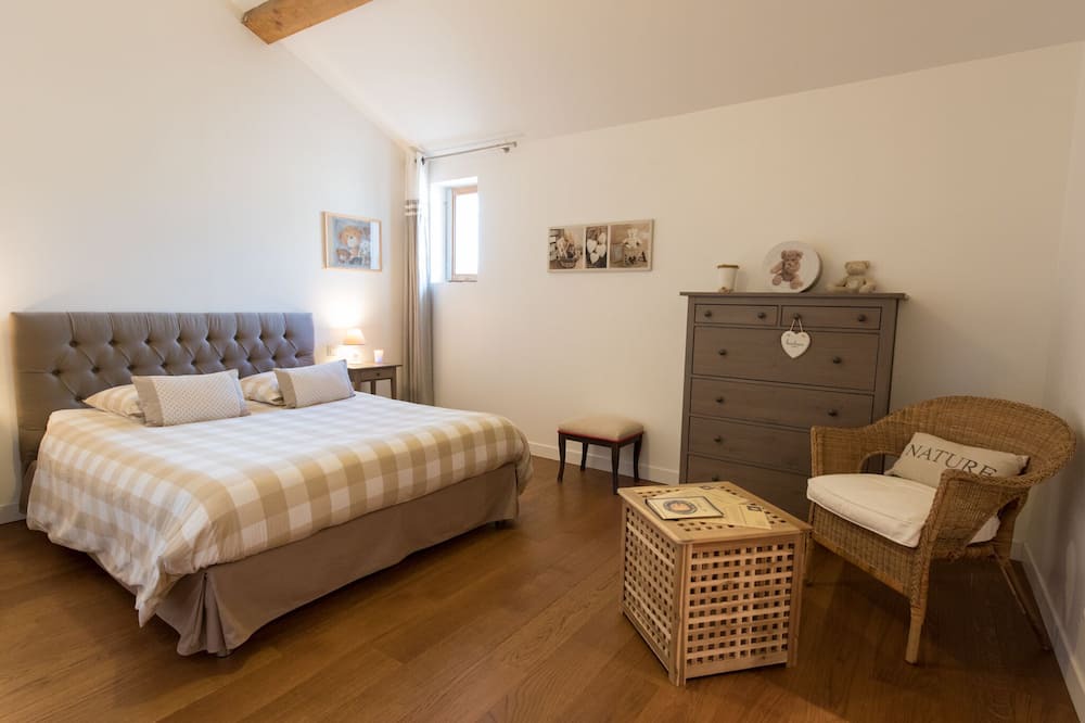 Photo of Bedroom in Ouveillan