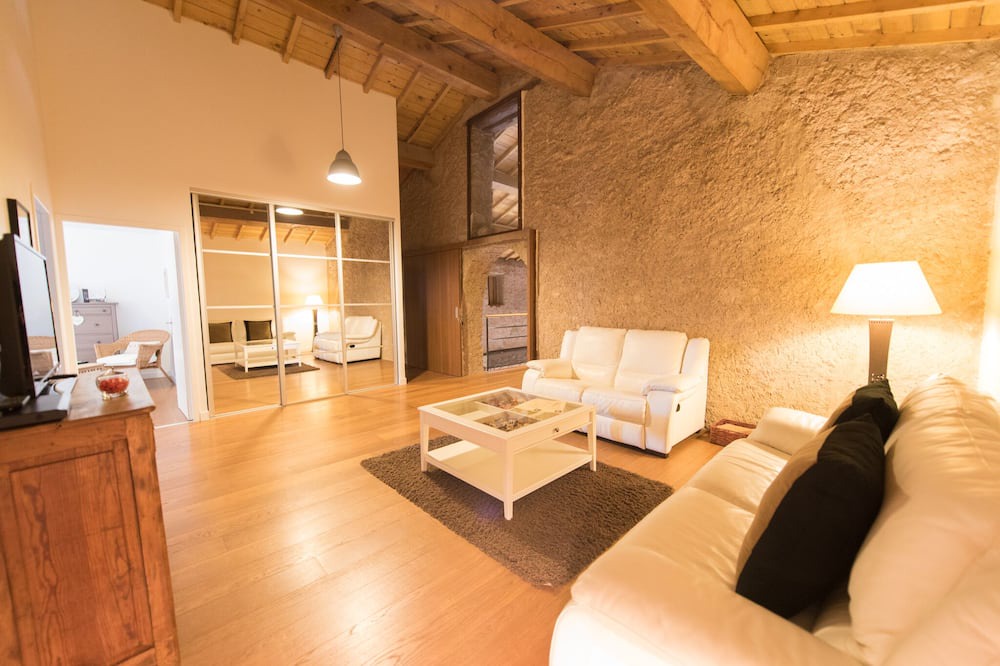 Photo of Livingroom in Ouveillan