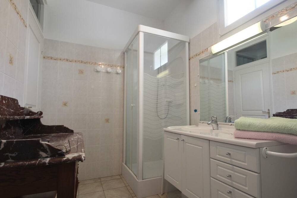Photo of Bathroom in Saint-Martin-le-Gaillard