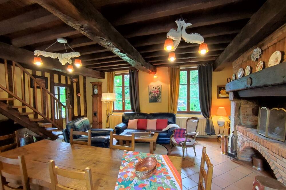 Photo of Livingroom in Varneville-Bretteville