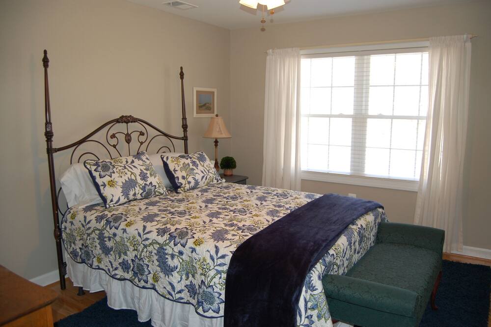 Photo of Bedroom in Round Hill