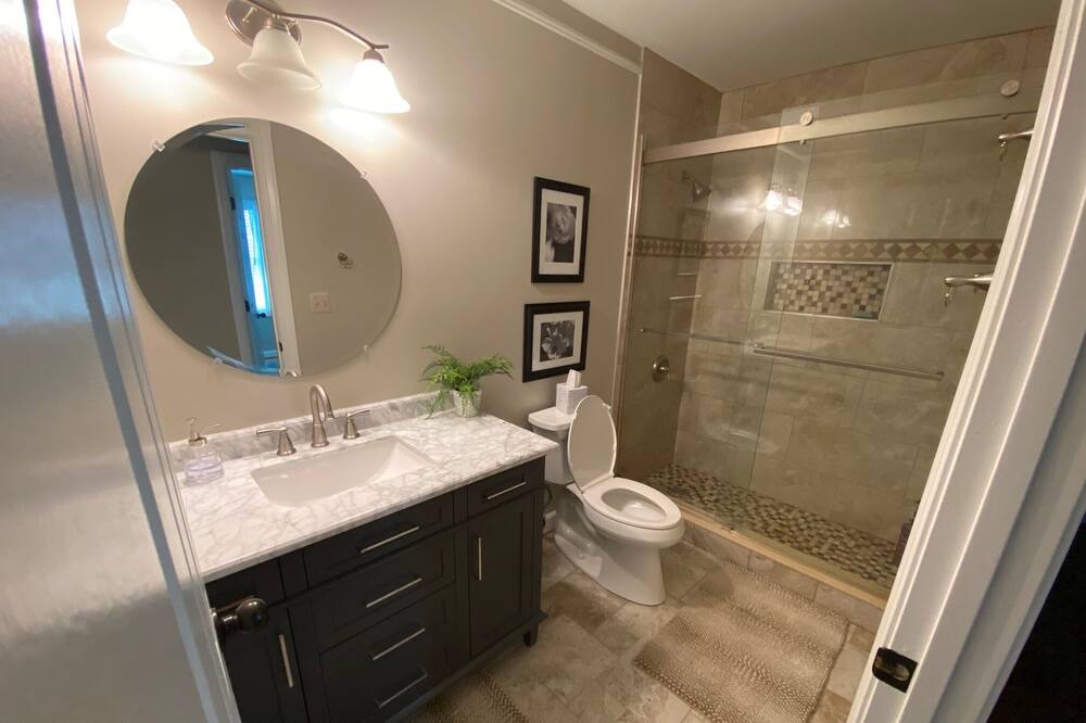Photo of Bathroom in Round Hill