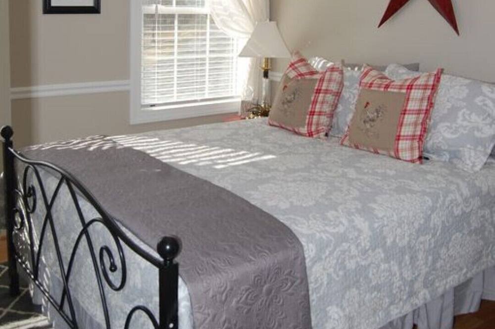 Photo of Bedroom in Round Hill