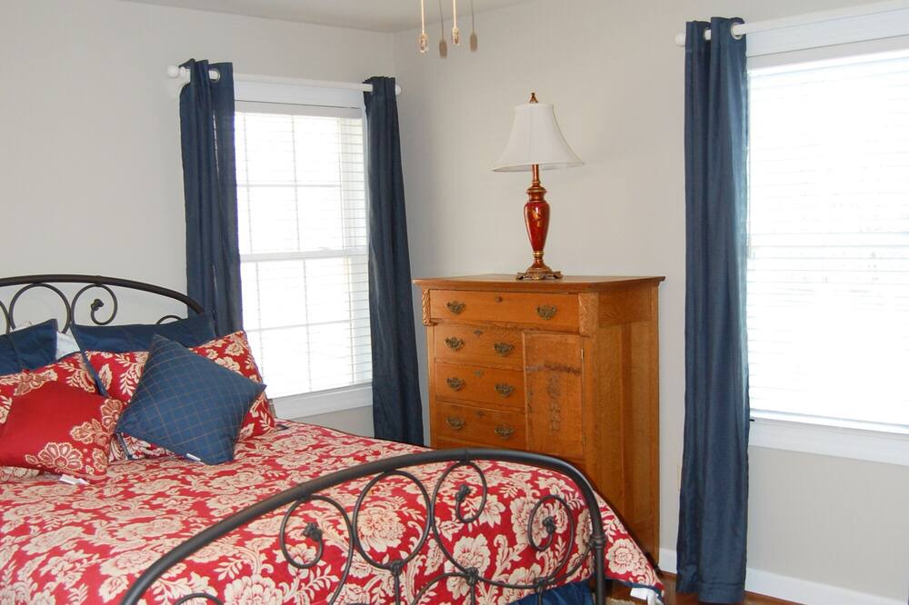Photo of Bedroom in Round Hill