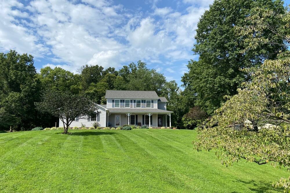 Photo of Outdoor in Round Hill