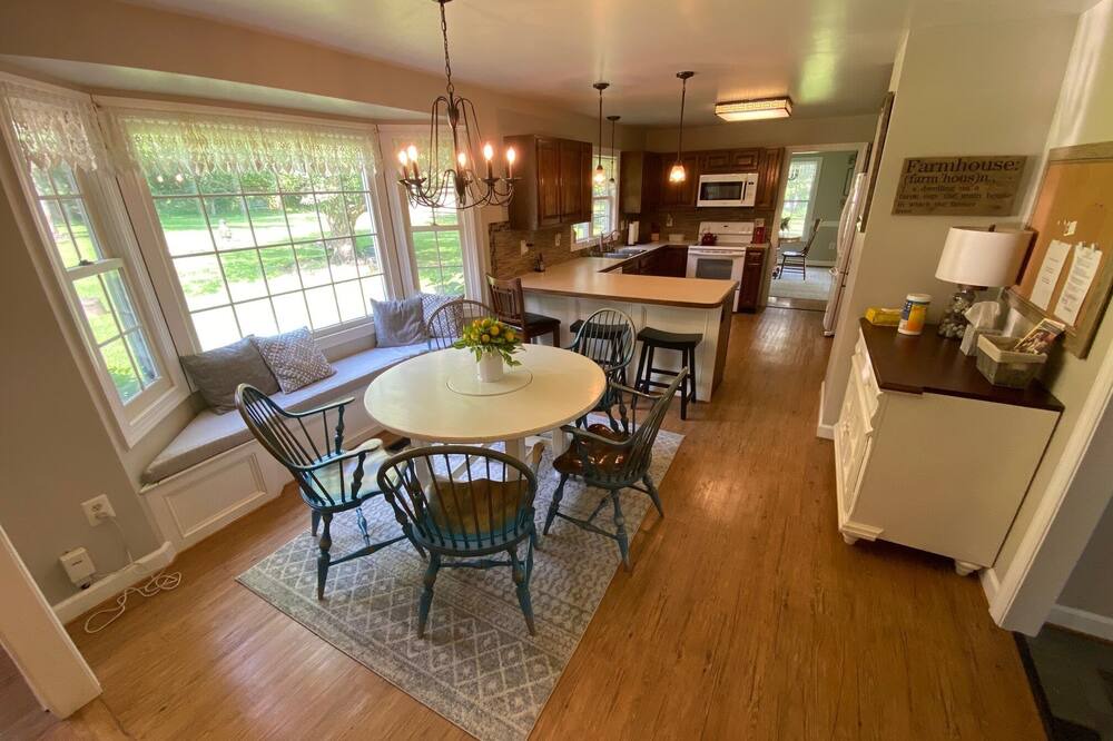 Photo of Livingroom in Round Hill