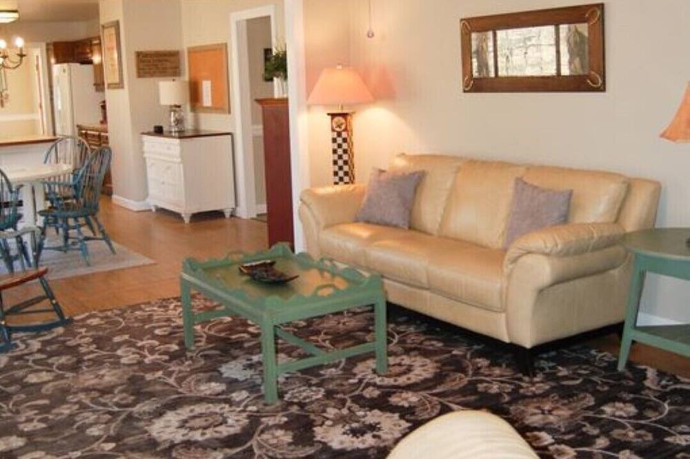 Photo of Livingroom in Round Hill