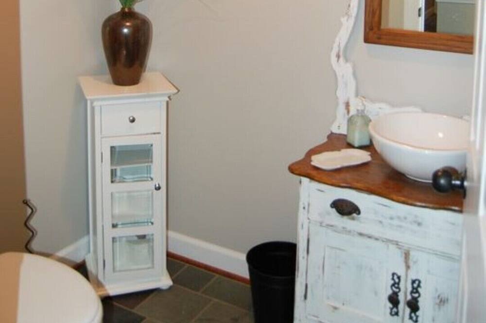 Photo of Bathroom in Round Hill
