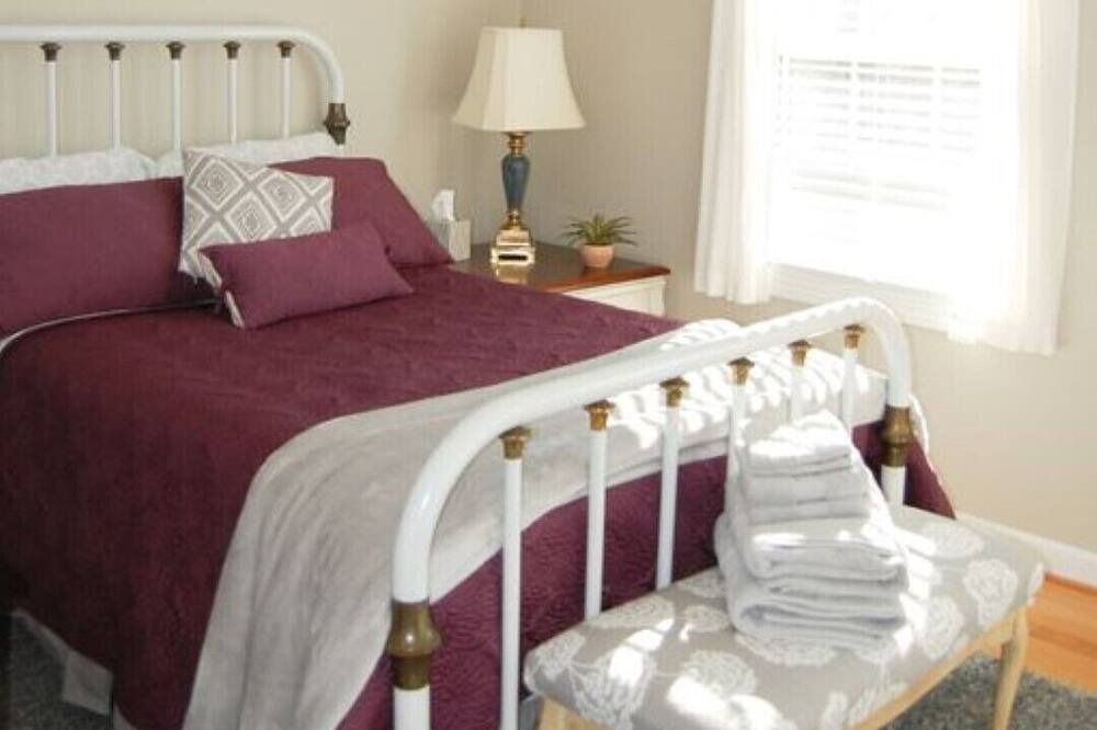 Photo of Bedroom in Round Hill