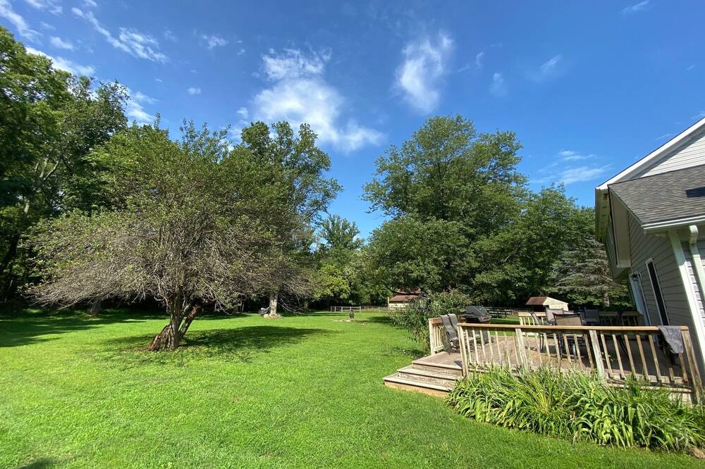 Photo of Outdoor in Round Hill