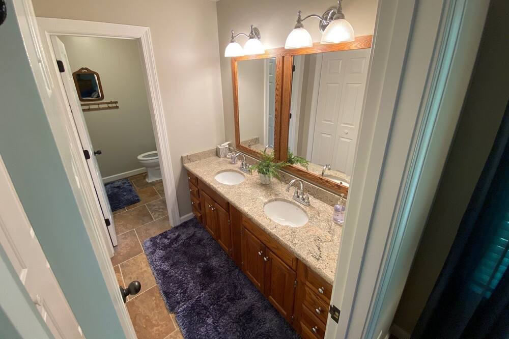 Photo of Bathroom in Round Hill
