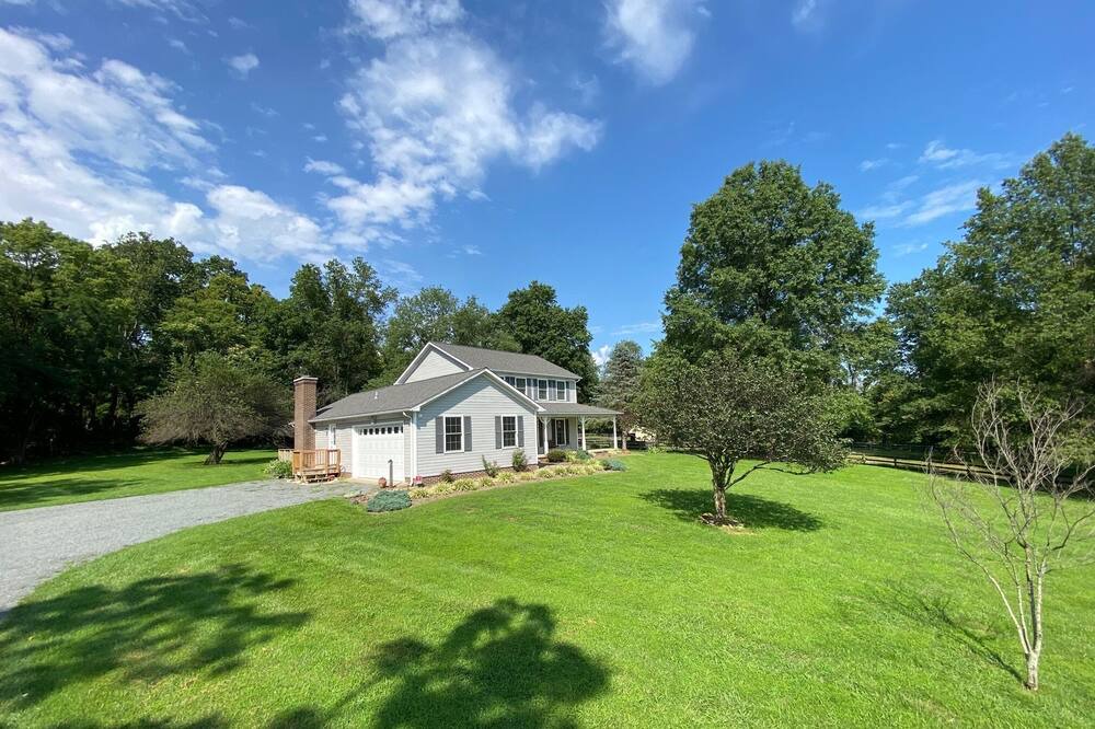 Photo of Outdoor in Round Hill