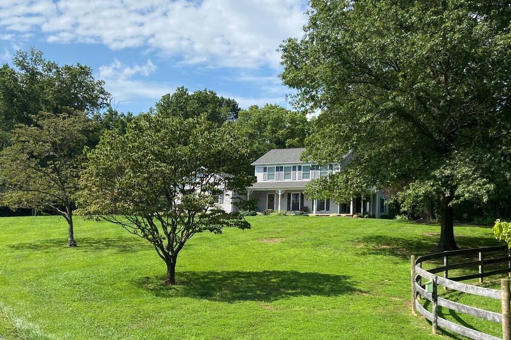 Photo of Outdoor in Round Hill