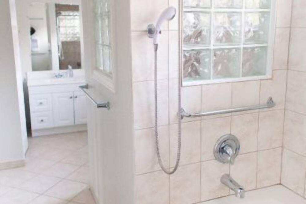 Photo of Bathroom in Wellington