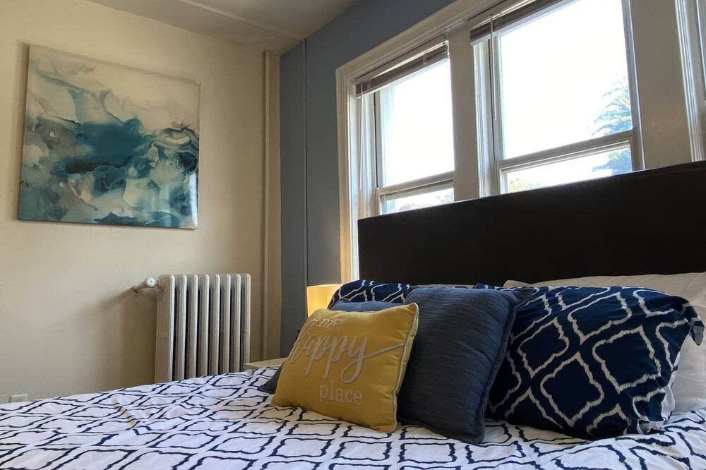Photo of Bedroom in Country Club Plaza Area
