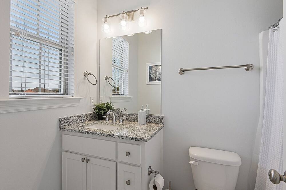 Photo of Bathroom in Highlands - Perkins