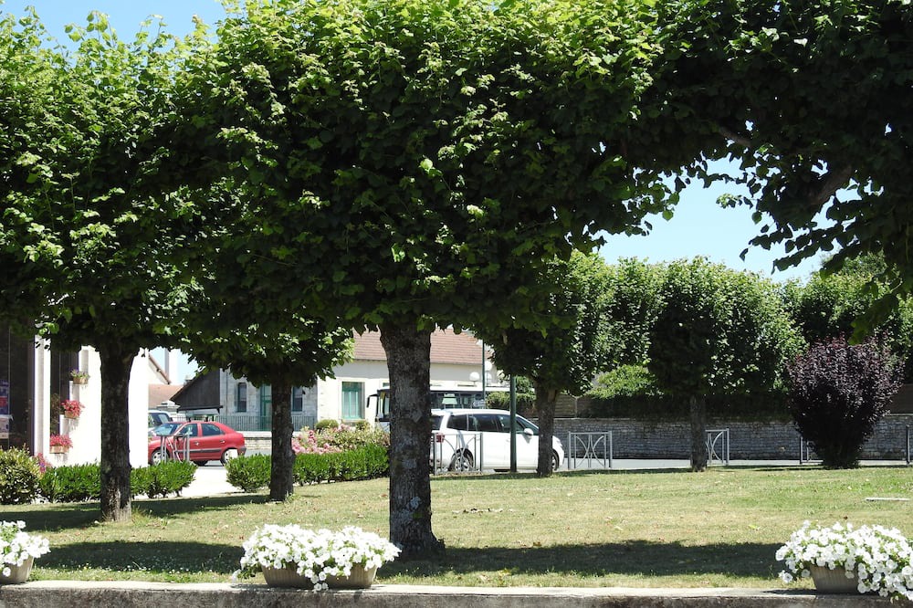 Photo of Outdoor in Ambrault