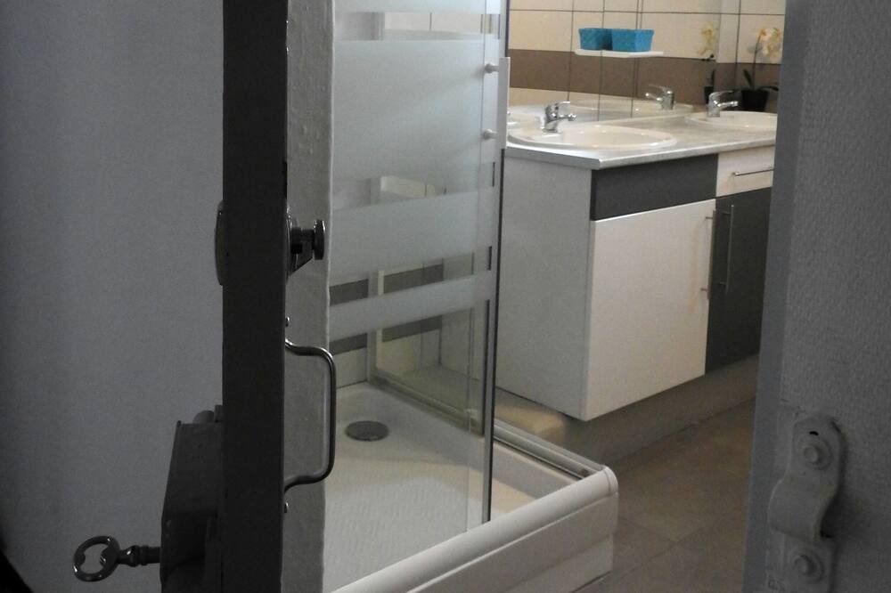 Photo of Bathroom in Ambrault