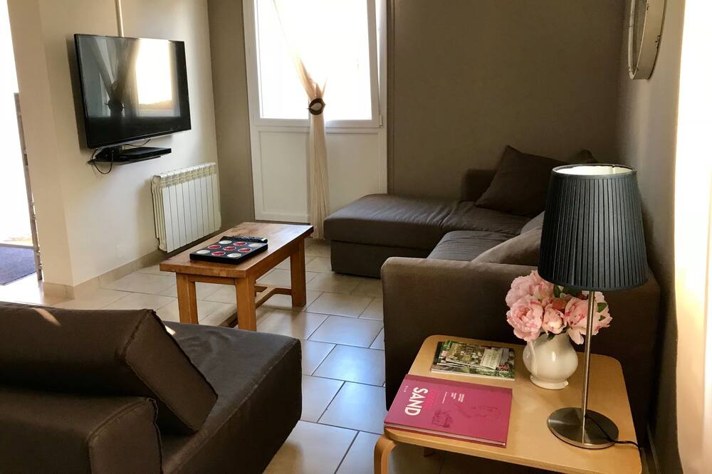 Photo of Livingroom in Ambrault