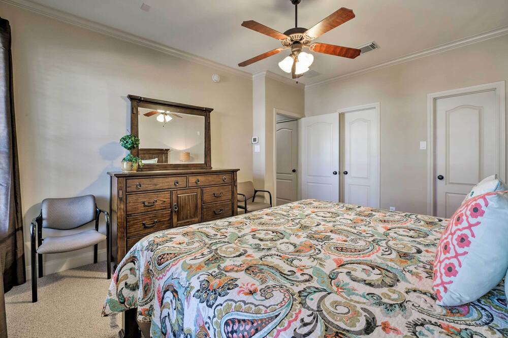 Photo of Bedroom in The Woodlands