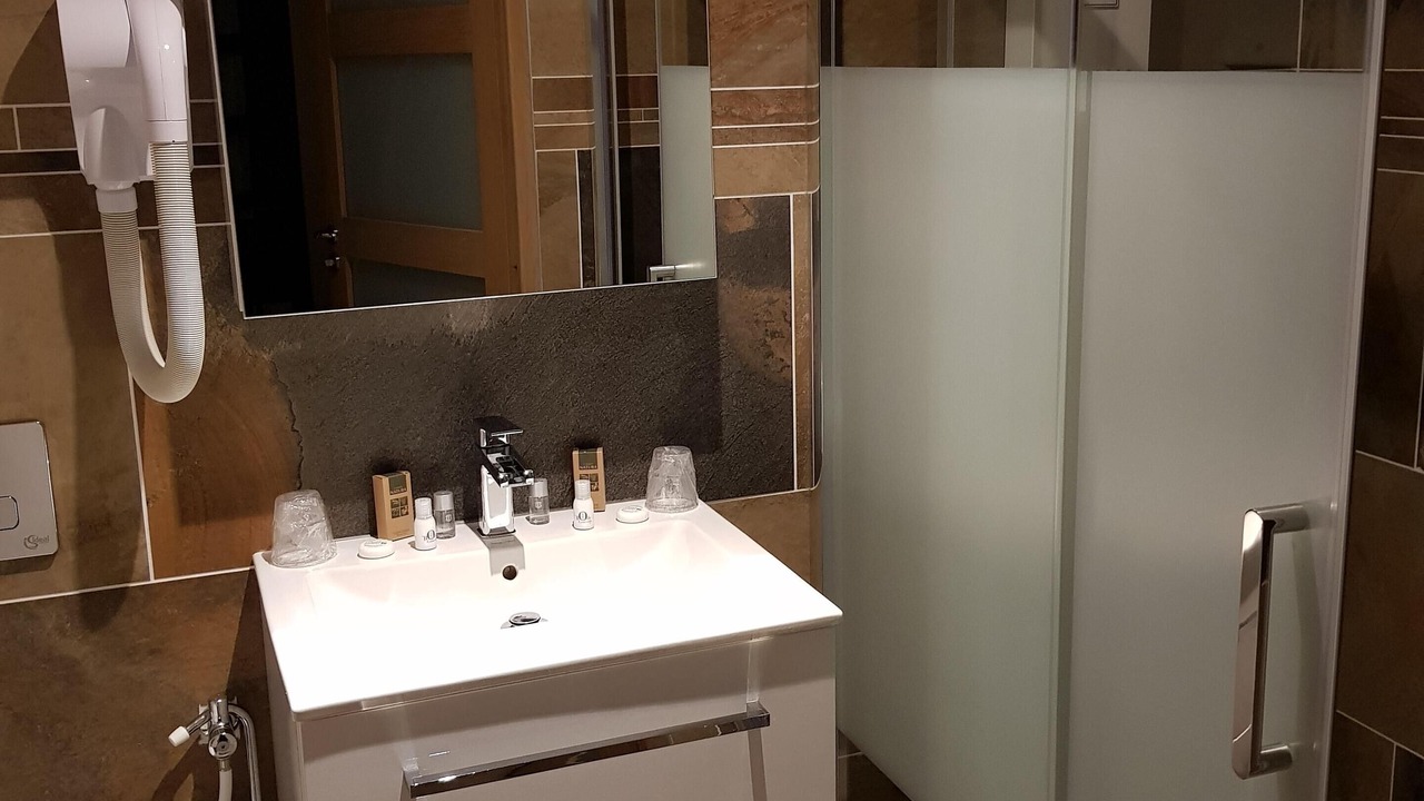 Photo of Bathroom in Wail