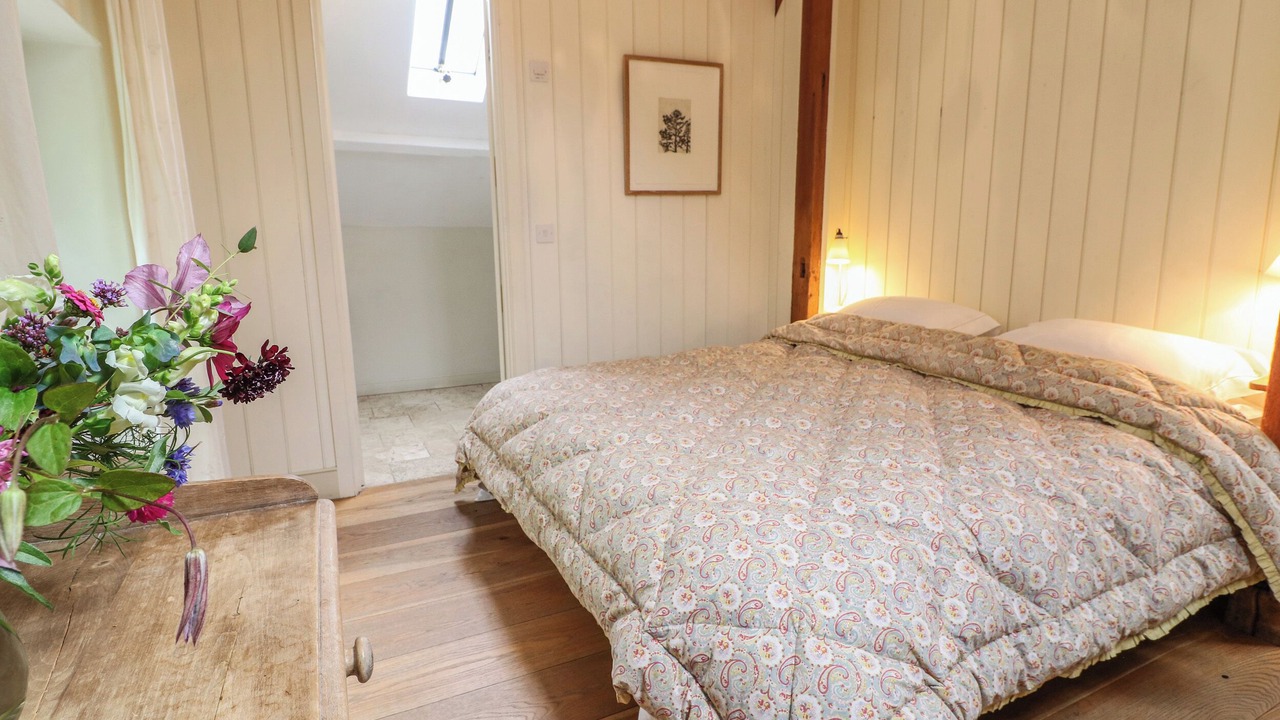 Photo of Others in Ebbesborne Wake