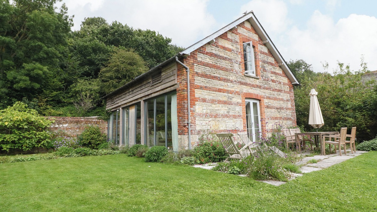 Photo of Others in Ebbesborne Wake